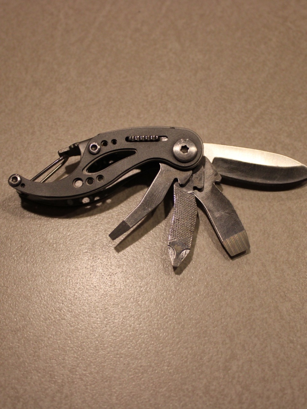 Men's Multi-Tool Knife in Gunmetal Gray